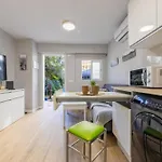 Apartment Moderno, Con Acceso Y Jardin Privado, Playa A 50 M